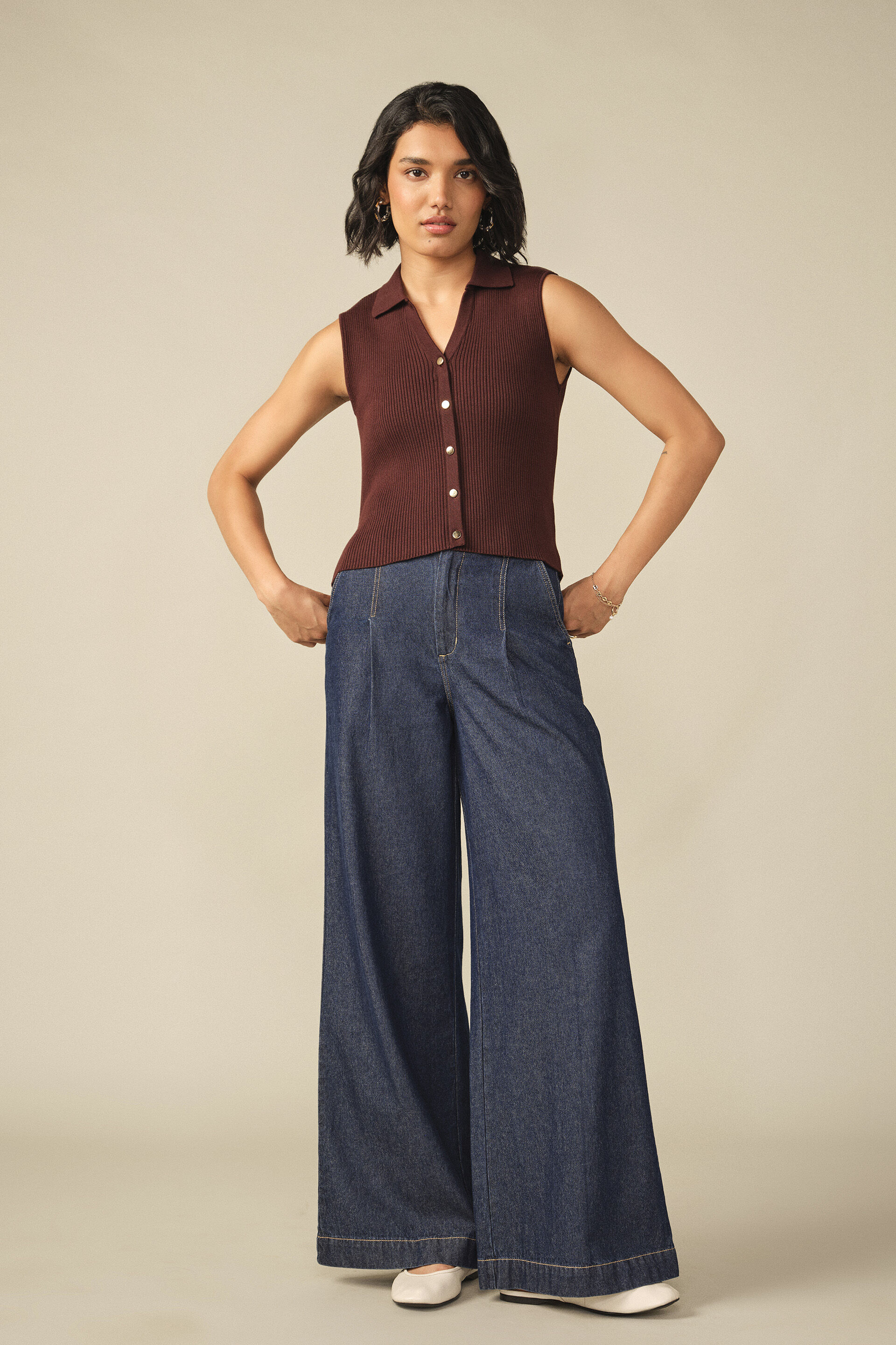 Collared Sleeveless T-shirt in Brown, Brown, image 3